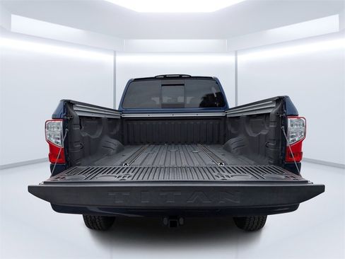 Used 2018 Nissan Titan SL w/ Chrome Package image 12