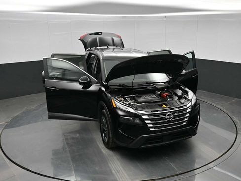 Used 2024 Nissan Rogue SV FWD image 40