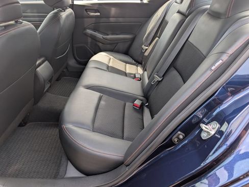 Used 2022 Nissan Altima 2.5 SR FWD image 7
