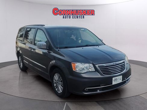 Used 2016 Chrysler Town & Country Touring-L w/ Driver Convenience Group image 1
