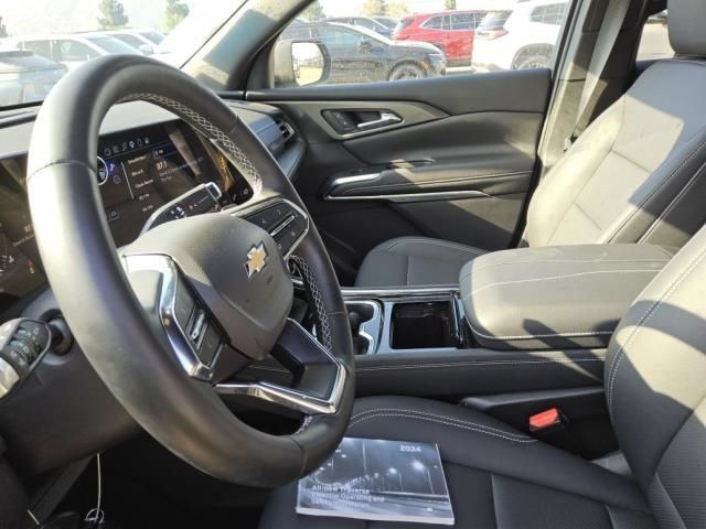 Used 2024 Chevrolet Traverse LT FWD image 2