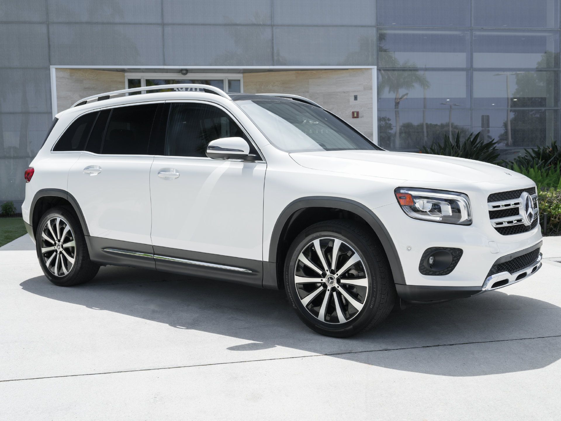 Used 2022 Mercedes-Benz GLB 250 image 4