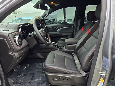 Used 2025 Chevrolet Colorado Z71 w/ Technology Package image 21