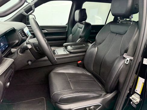 Used 2024 Jeep Wagoneer L Series III w/ Flexible Seating Group AWD/4WD image 57