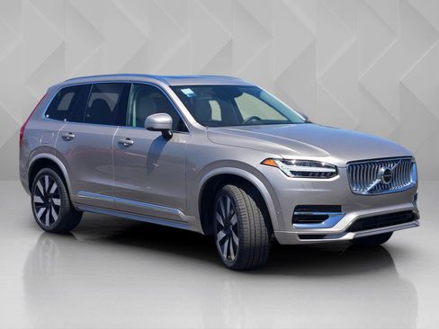 Used 2024 Volvo XC90 T8 Plus w/ Protection Package Premier AWD/4WD image 8