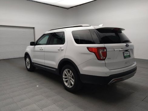 Used 2017 Ford Explorer XLT w/ Equipment Group 201A image 5