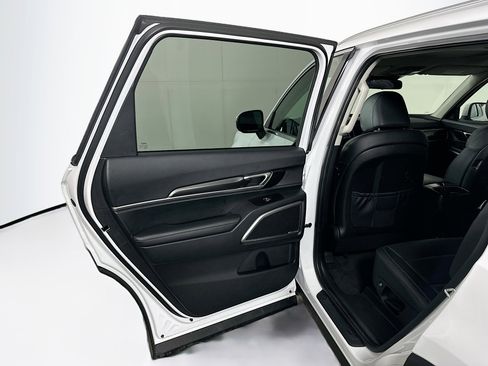 Used 2025 Kia Telluride S image 27