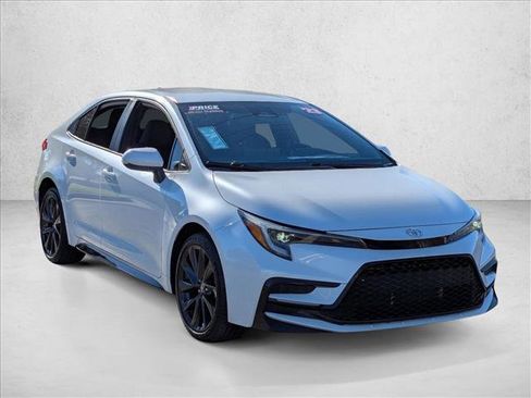 Used 2023 Toyota Corolla SE image 3