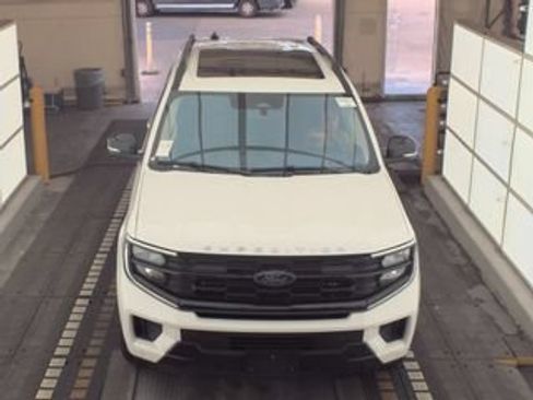 Used 2025 Ford Expedition Active AWD/4WD image 4