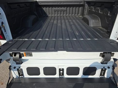 New 2026 GMC Sierra 2500 SLT AWD/4WD image 22