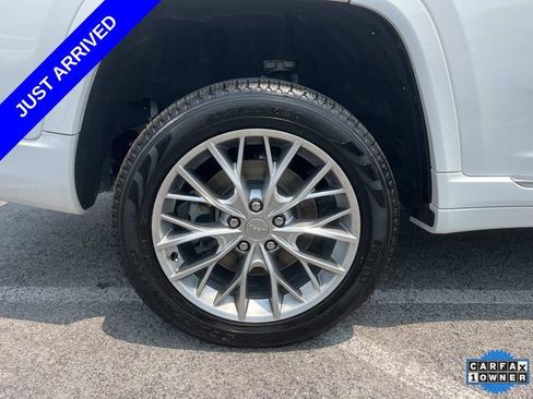 Used 2024 Jeep Grand Cherokee L Summit w/ Rear Seat Video Group I AWD/4WD image 12