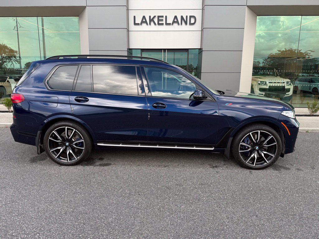 Used 2022 BMW X7 xDrive40i w/ M Sport Package AWD/4WD image 2