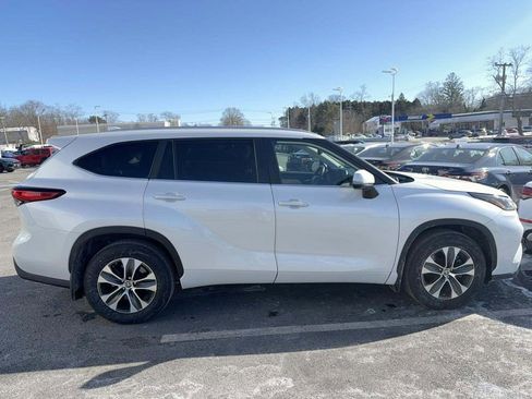 Used 2021 Toyota Highlander XLE image 4