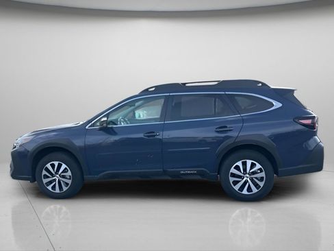 Used 2025 Subaru Outback Premium image 8