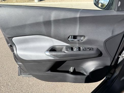 Used 2023 Nissan Kicks SR w/ SR Premium Package image 9