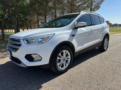 Used 2018 Ford Escape SE FWD image 1