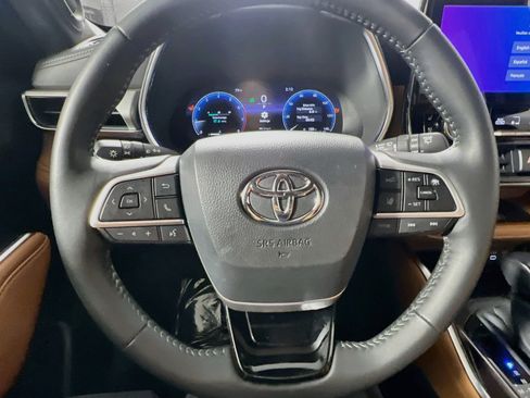 Used 2026 Toyota Highlander Platinum AWD/4WD image 18