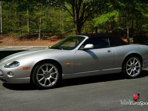 Used 2005 Jaguar XK8 Convertible image 19