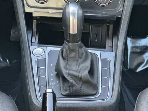 Used 2021 Volkswagen Golf 4-Door image 13