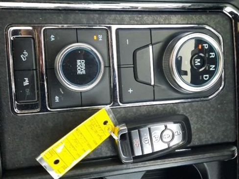 Used 2024 Ford Expedition Limited image 16