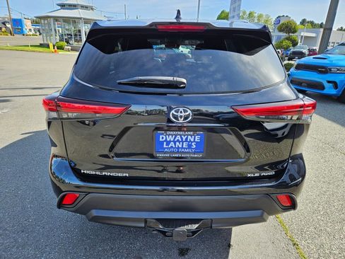 Used 2020 Toyota Highlander XLE AWD/4WD image 4