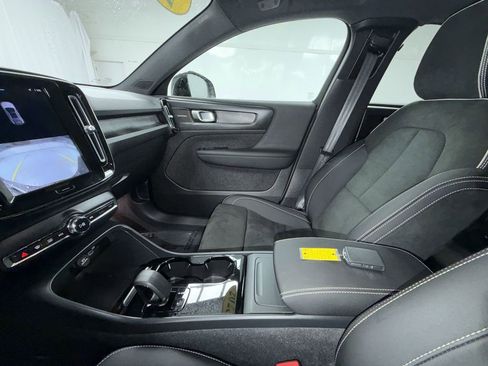 Used 2023 Volvo C40 P8 Recharge Ultimate w/ Protection Package Premier image 21