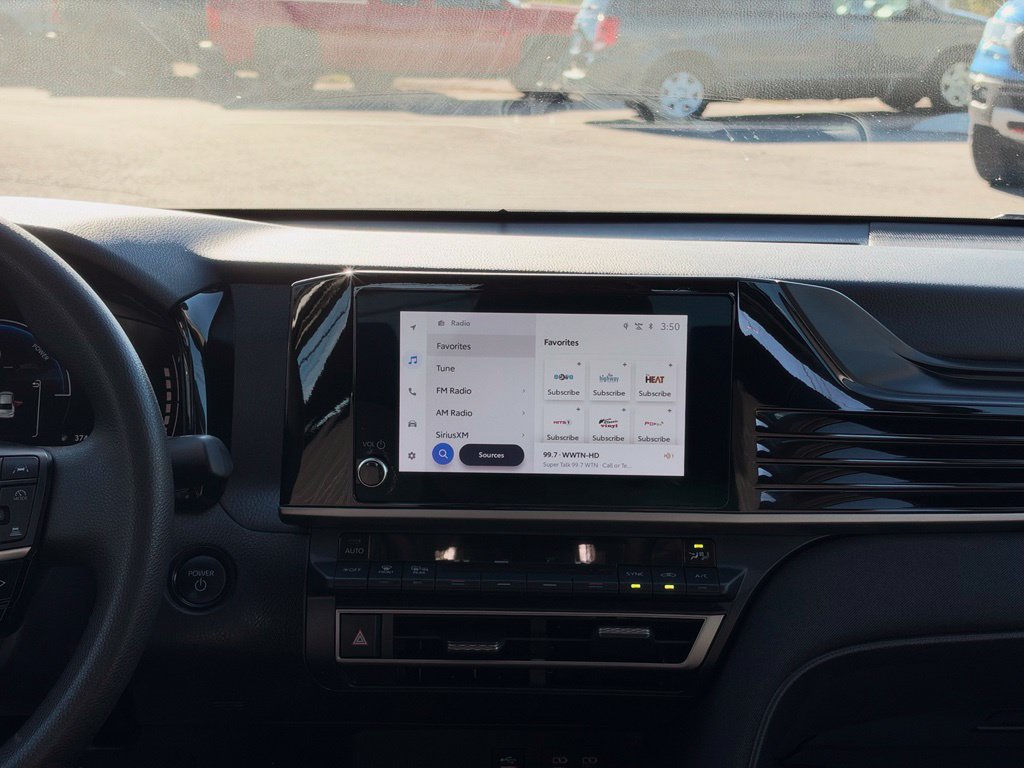 Used 2025 Toyota Camry LE FWD image 18
