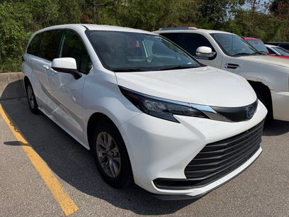 Used 2025 Toyota Sienna LE