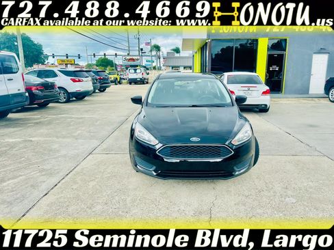 Used 2018 Ford Focus SE FWD image 2