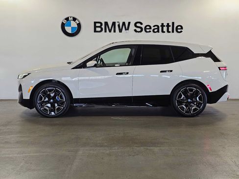 Used 2024 BMW iX xDrive50 w/ Premium Package AWD/4WD image 3