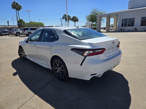 Used 2024 Toyota Camry SE image 5