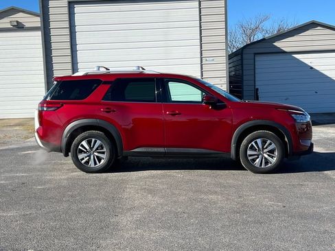 Used 2023 Nissan Pathfinder SL image 4