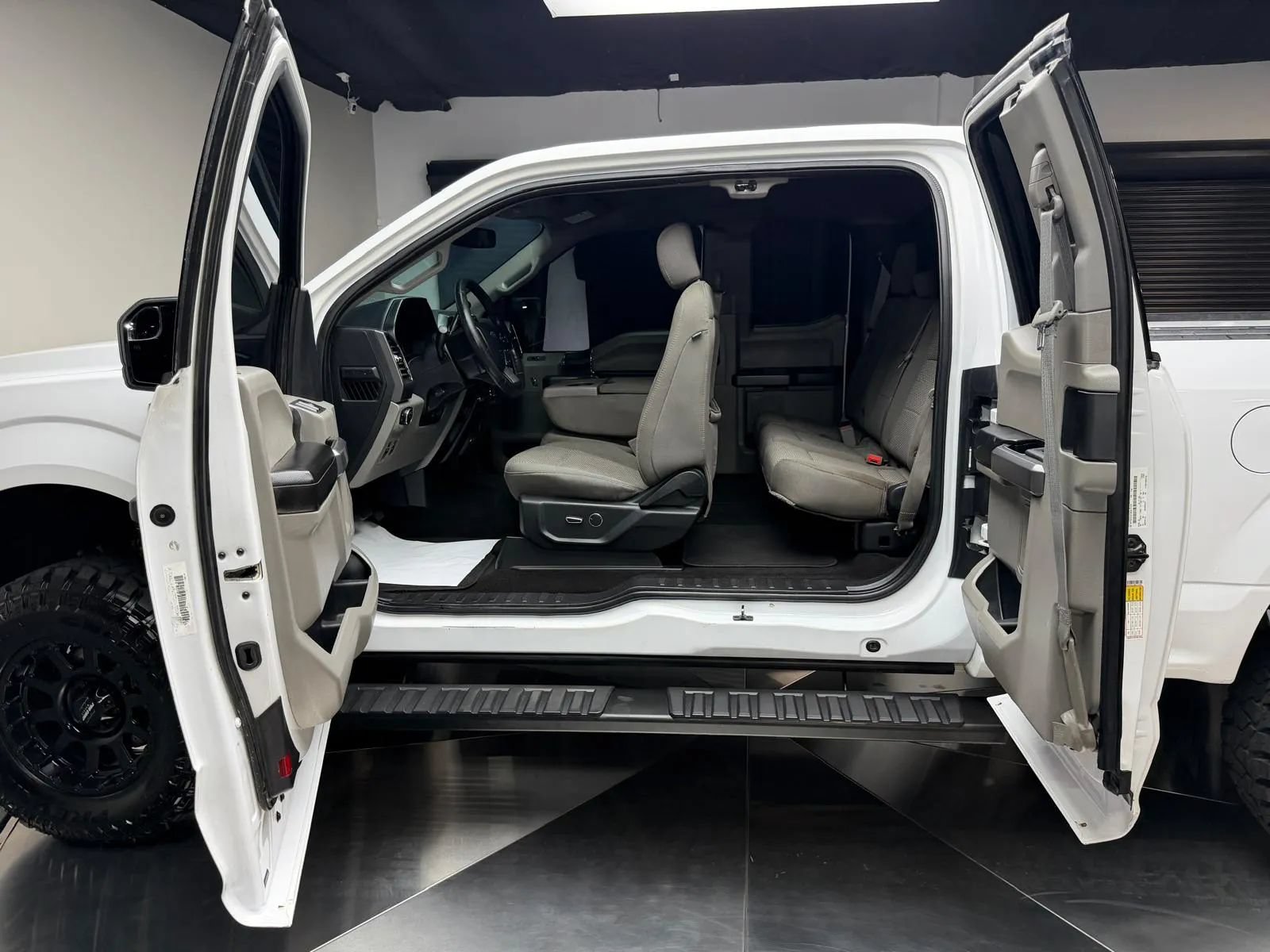 Used 2018 Ford F150 XLT w/ Equipment Group 301A Mid RWD image 13