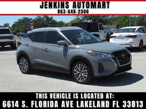 Used 2023 Nissan Kicks SV image 1