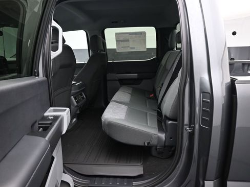 New 2026 Ford F250 XLT w/ FX4 Off-Road Package image 18