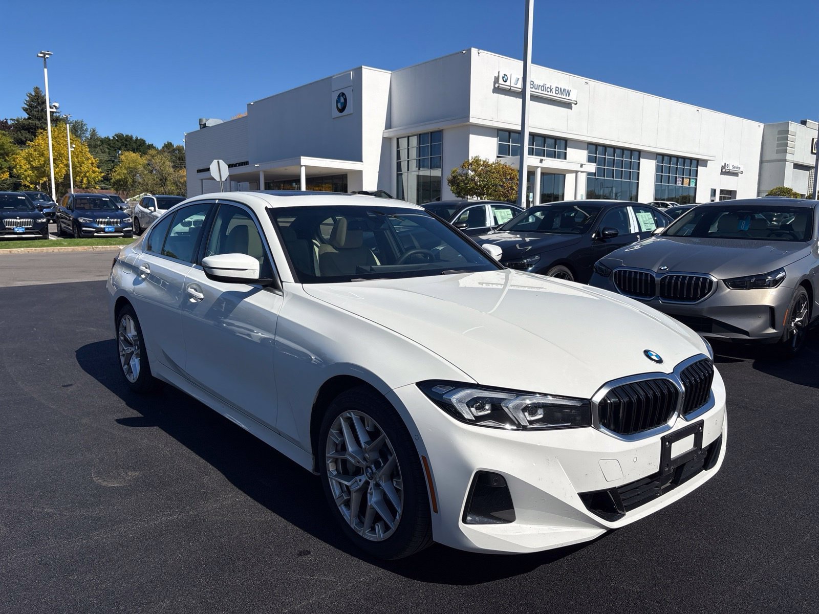 Used 2026 BMW 330i xDrive Sedan w/ Convenience Package AWD/4WD image 10
