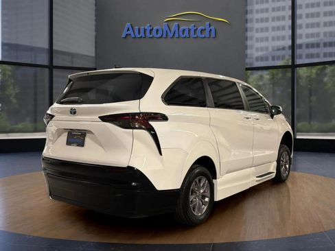 Used 2024 Toyota Sienna LE image 10