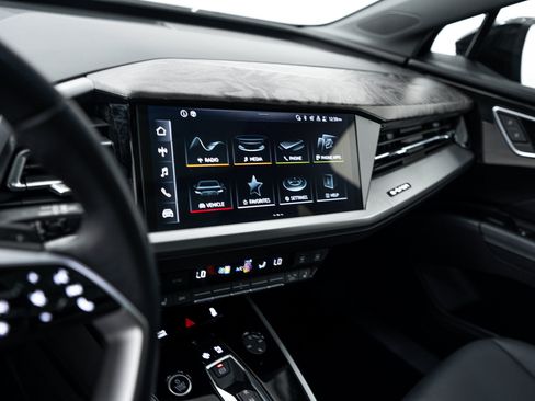 Certified 2024 Audi Q4 e-tron Premium w/ Convenience Package AWD/4WD image 11