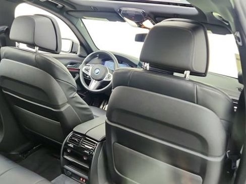 Used 2022 BMW 530e xDrive w/ Executive Package image 28
