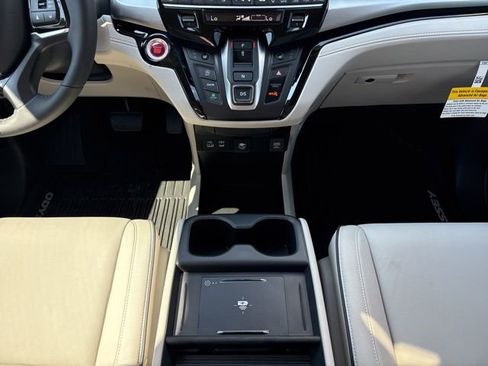 New 2026 Honda Odyssey Touring image 13