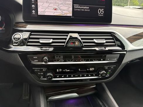 Used 2021 BMW M550i xDrive w/ Dynamic Handling Package AWD/4WD image 21