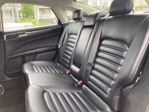 Used 2020 Ford Fusion SEL FWD image 19