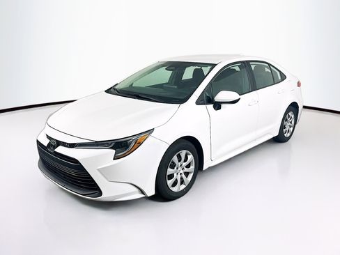 Used 2024 Toyota Corolla LE image 3