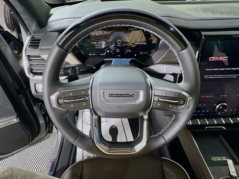 New 2026 GMC Acadia Denali Ultimate w/ LPO, Floor Liner Package AWD/4WD image 10