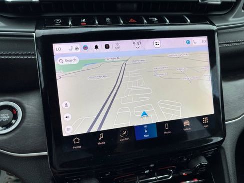 Used 2024 Jeep Grand Cherokee Limited w/ Black Appearance Package image 15