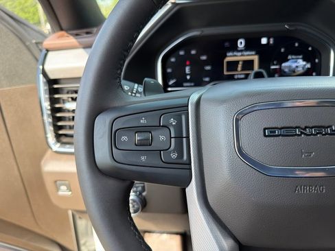 Used 2025 GMC Sierra 1500 Denali w/ Technology Package AWD/4WD image 17