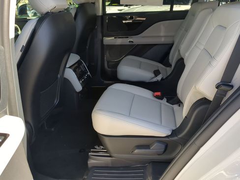 New 2026 Lincoln Aviator 2WD image 21