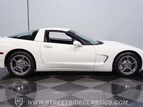 Used 2004 Chevrolet Corvette Coupe w/ Roof Package RWD image 13