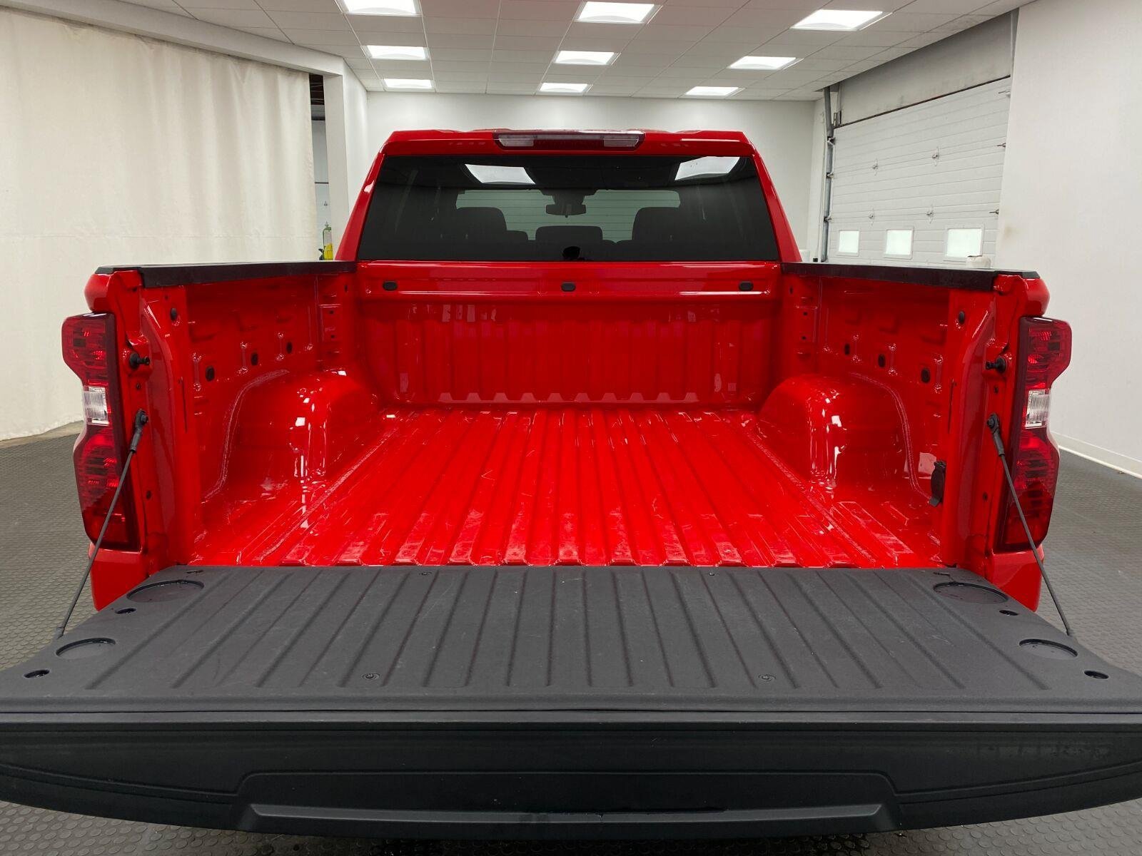 Used 2024 Chevrolet Silverado 1500 LT AWD/4WD image 7
