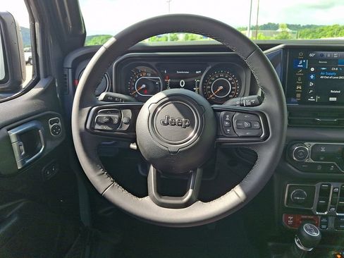 Used 2026 Jeep Gladiator Rubicon AWD/4WD image 19